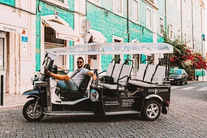 Centro histórico de Lisboa de tuk-tuk