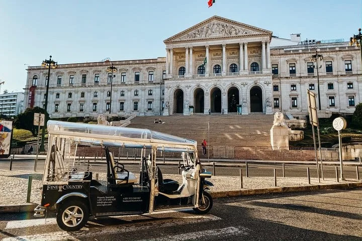 Chiado e Bairro Alto de tuk-tuk