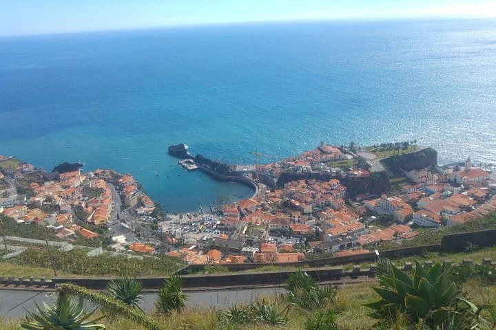 Câmara de Lobos by tuk-tuk
