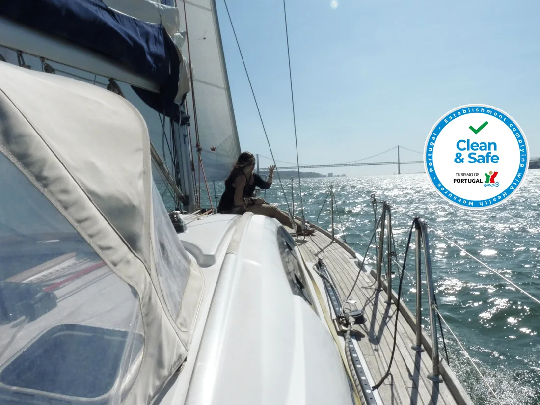 Passeio diurno à vela em Lisboa