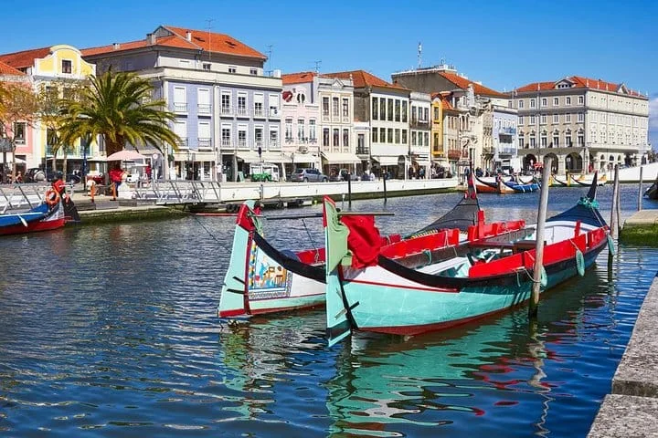 Aveiro e Costa Nova em privado com moliceiro