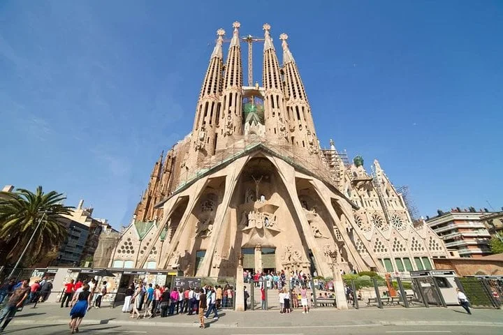 Best of Barcelona and Montserrat with Hotel / Port Pick up
