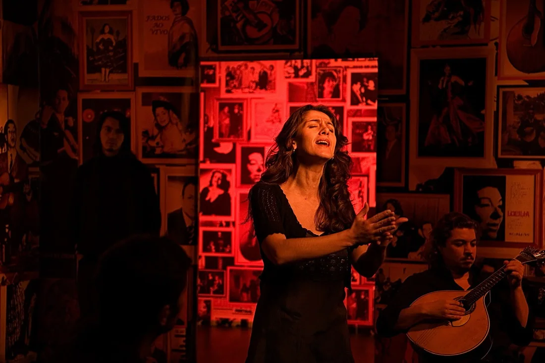 Lisboa à noite com jantar e fado