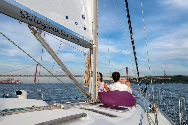 Veleiro privado no Tejo