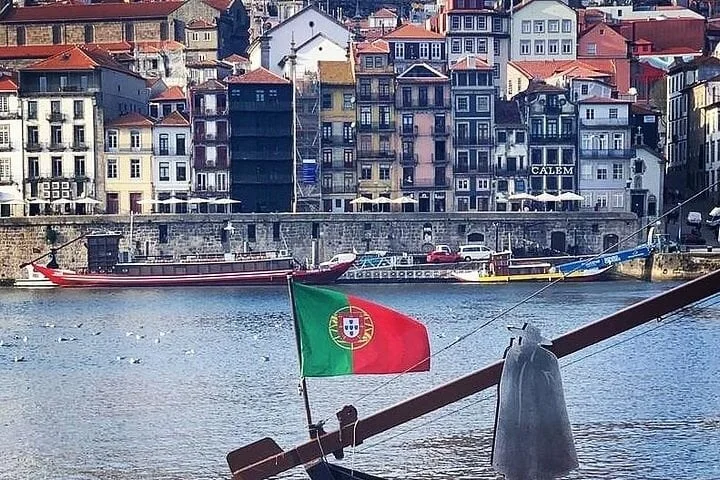Porto to Algarve up to 3 Stops: Aveiro, Nazaré & Óbidos